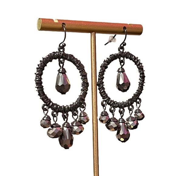 ⭐️3/$25⭐️ Gorgeous Gray Metal Crystal Dangle Earrings - Picture 2 of 4
